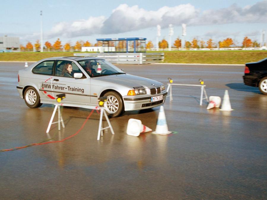  BMW 316i Compact 1994 года  (фото 1 из 5)